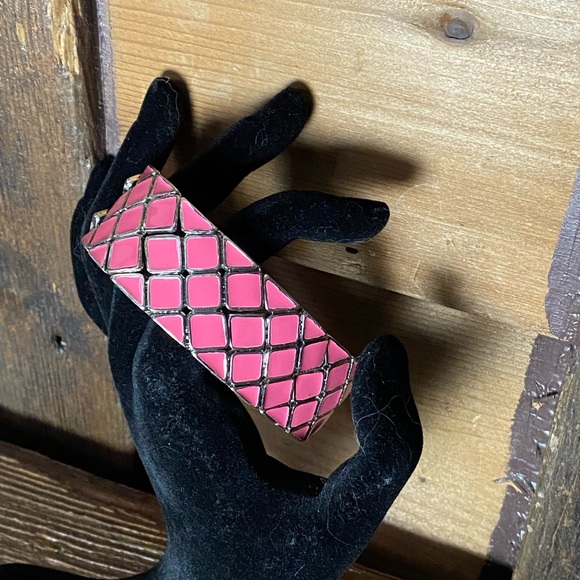 Express Pink Enamel Stretch Bracelet - Picture 1 of 2
